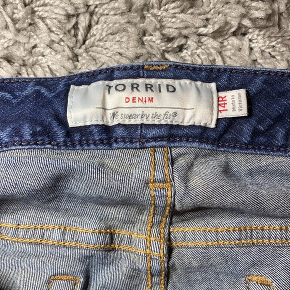 ❌SOLD❌Torrid Bootcut Medium Wash Jeans Size 14R - Picture 3 of 4